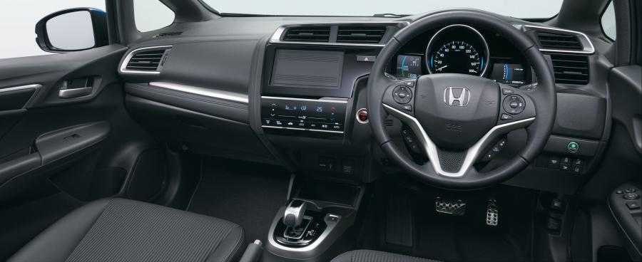 Торпедо Honda Fit Modulo Style 2018 года  (JP) (фото 4 из 24)